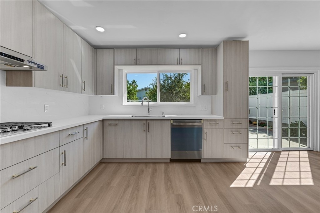 17706 Collins Street - Photo 5