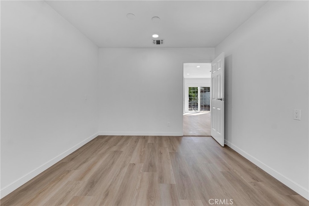 17706 Collins Street - Photo 22