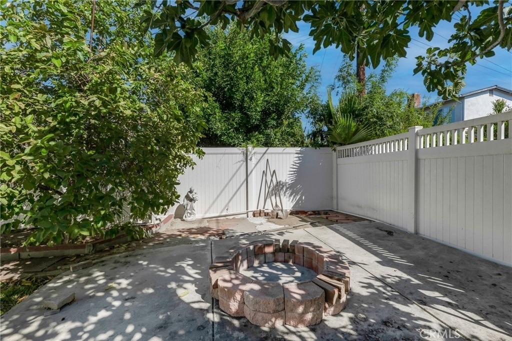 17706 Collins Street - Photo 31