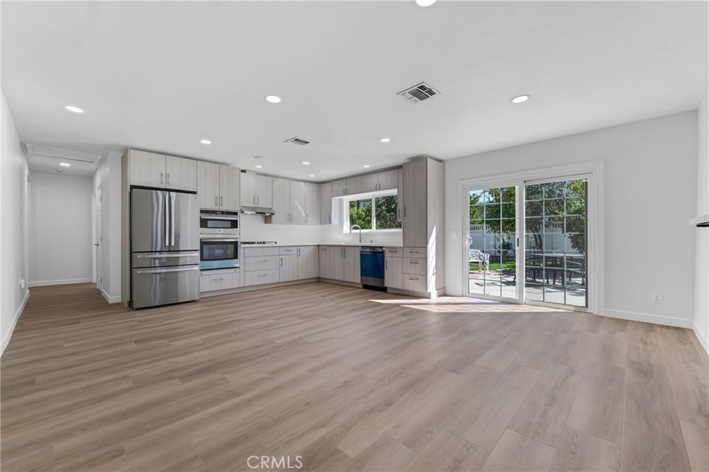 17706 Collins Street - Photo 10