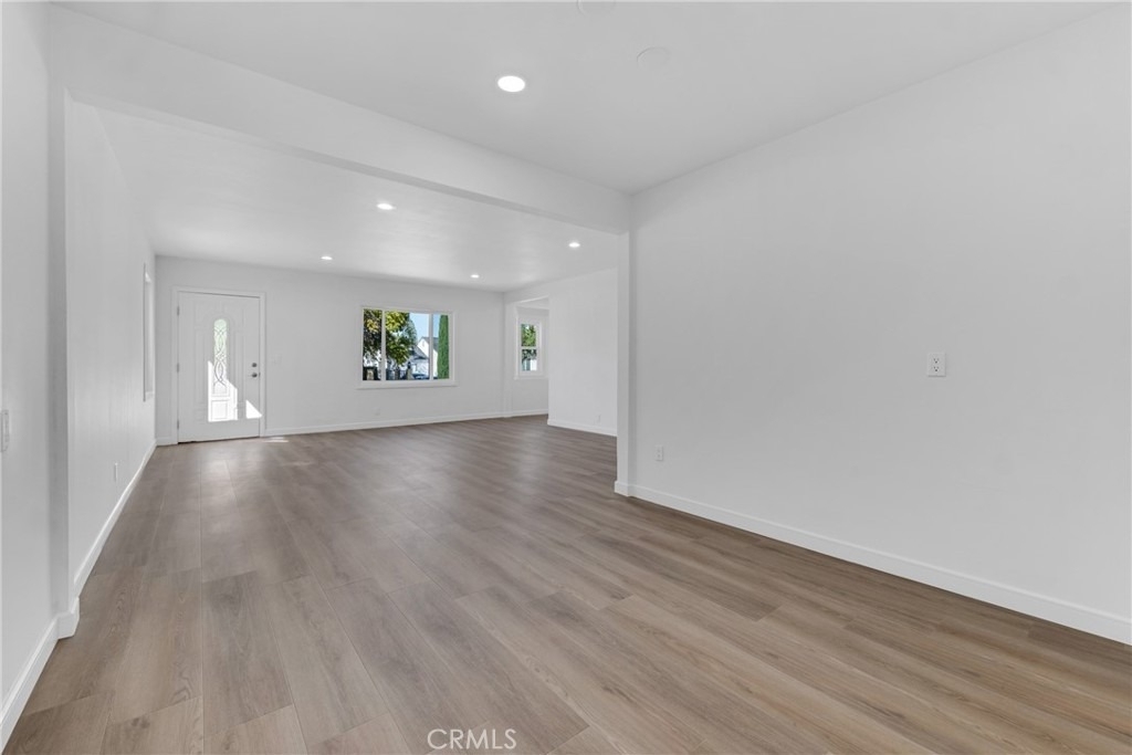 17706 Collins Street - Photo 13