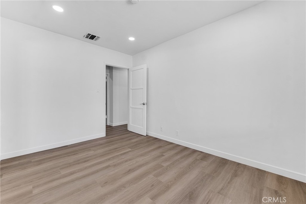 17706 Collins Street - Photo 20
