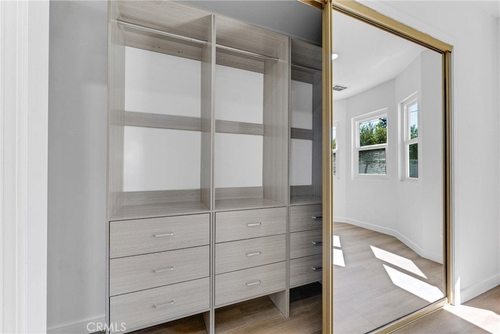 17706 Collins Street - Photo 21