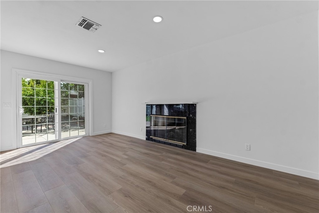 17706 Collins Street - Photo 8