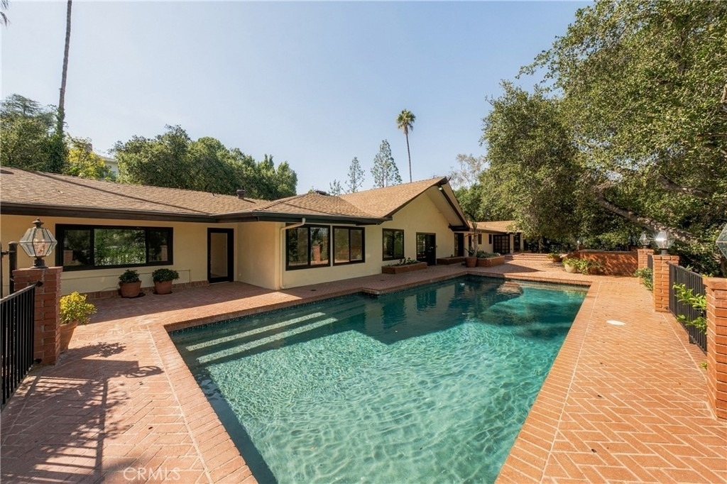 17449 Sumiya Drive - Photo 3