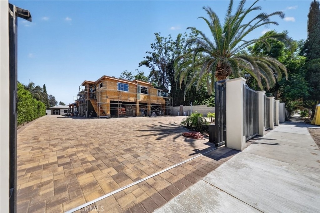 7940 Atoll Avenue - Photo 37