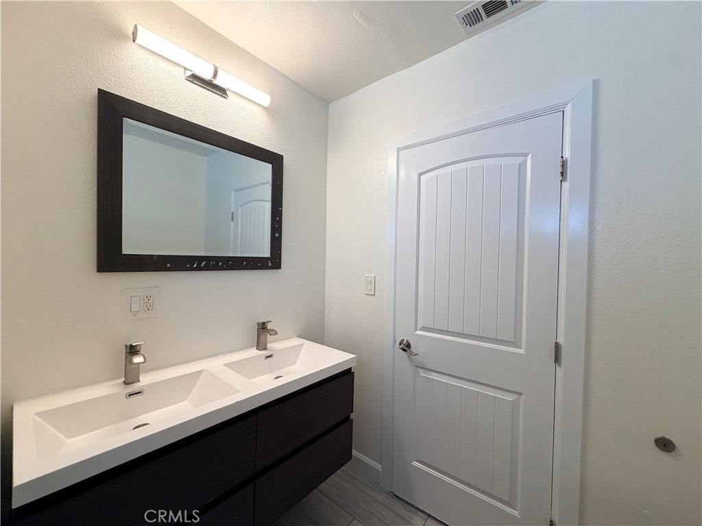 10318 Burin Avenue - Photo 15