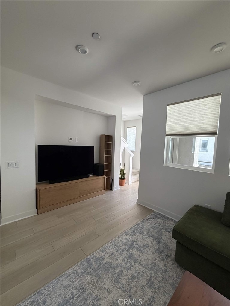 605 S Lyon Street - Photo 2