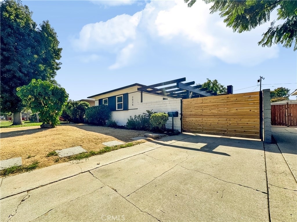 2026 Poinsettia Street N - Photo 2