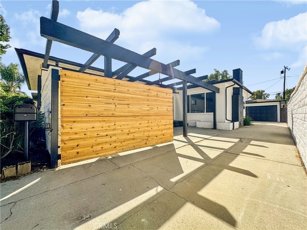 2026 Poinsettia Street N - Photo 3