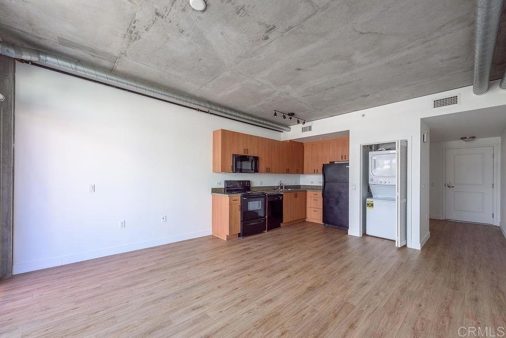 1080 Park Boulevard - Photo 1
