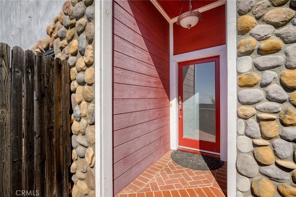 5809 Irving Avenue - Photo 2