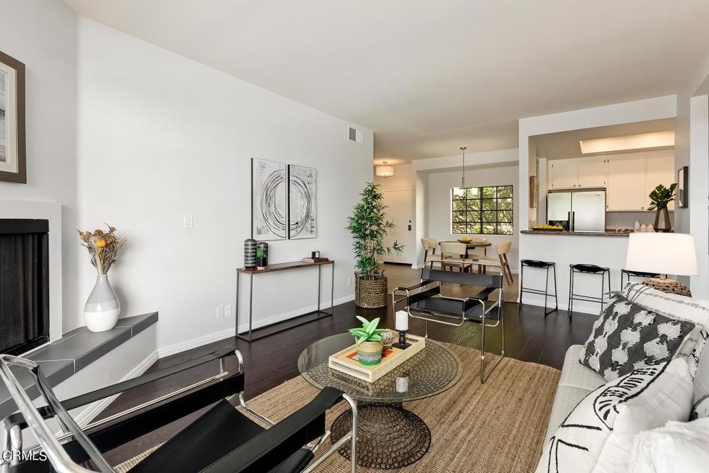 221 S Oak Knoll Avenue - Photo 1
