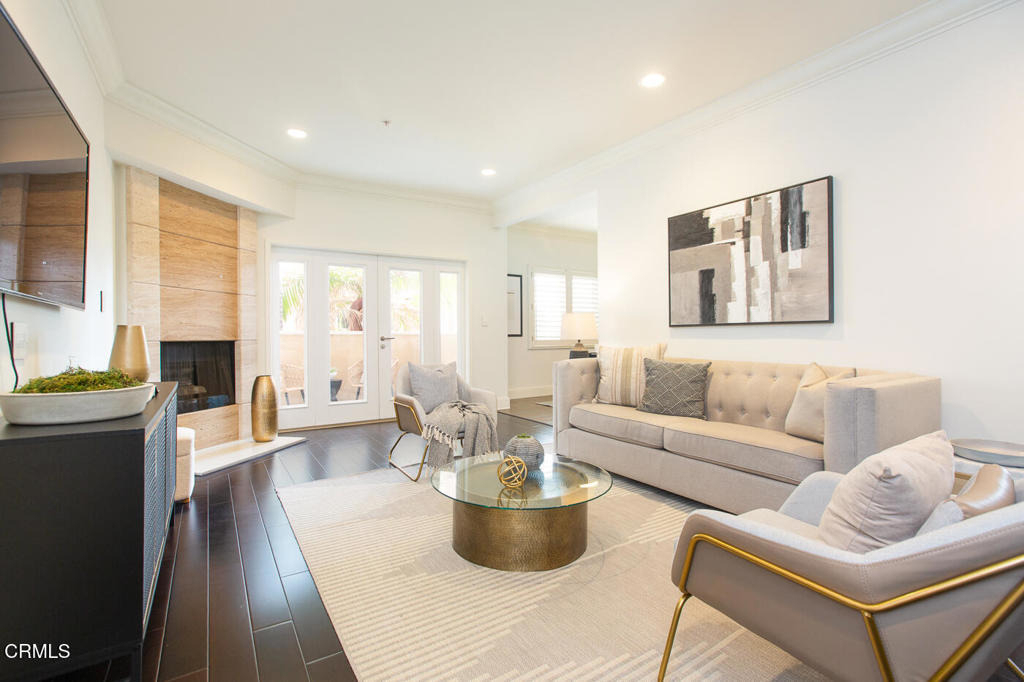 130 S Mentor Avenue - Photo 2
