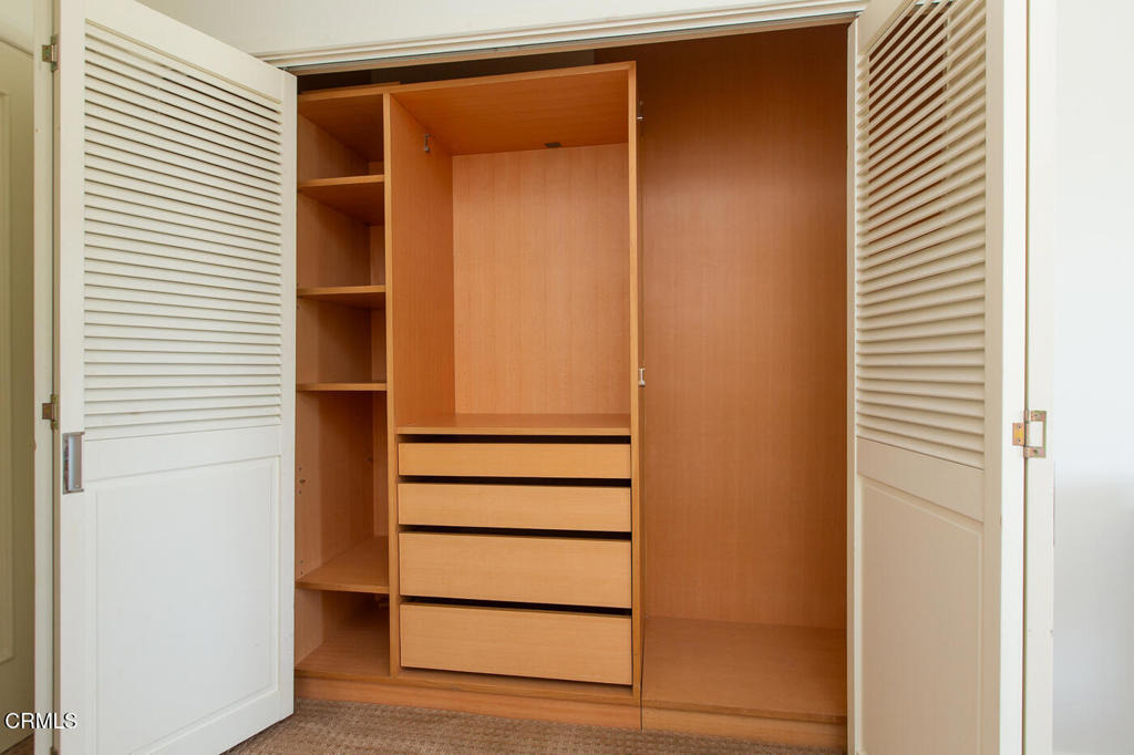 130 S Mentor Avenue - Photo 9