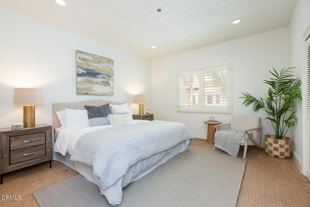 130 S Mentor Avenue - Photo 8