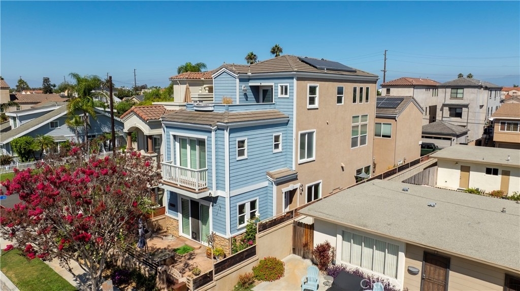 1020 California - Photo 0