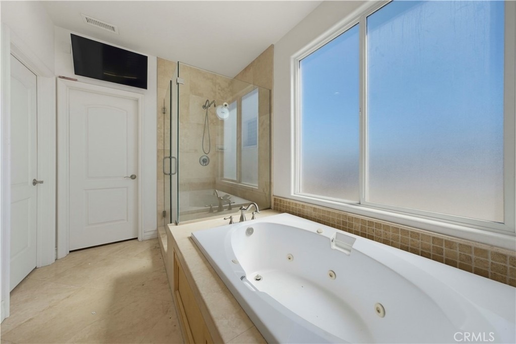 1020 California - Photo 4