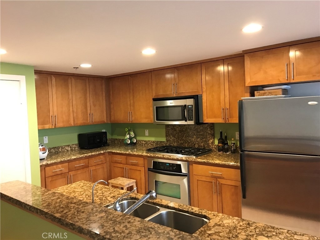 411 W Seaside Way - Photo 4
