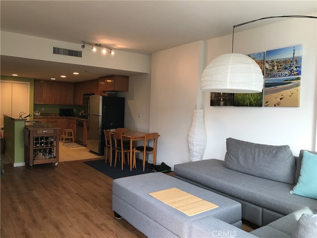 411 W Seaside Way - Photo 3