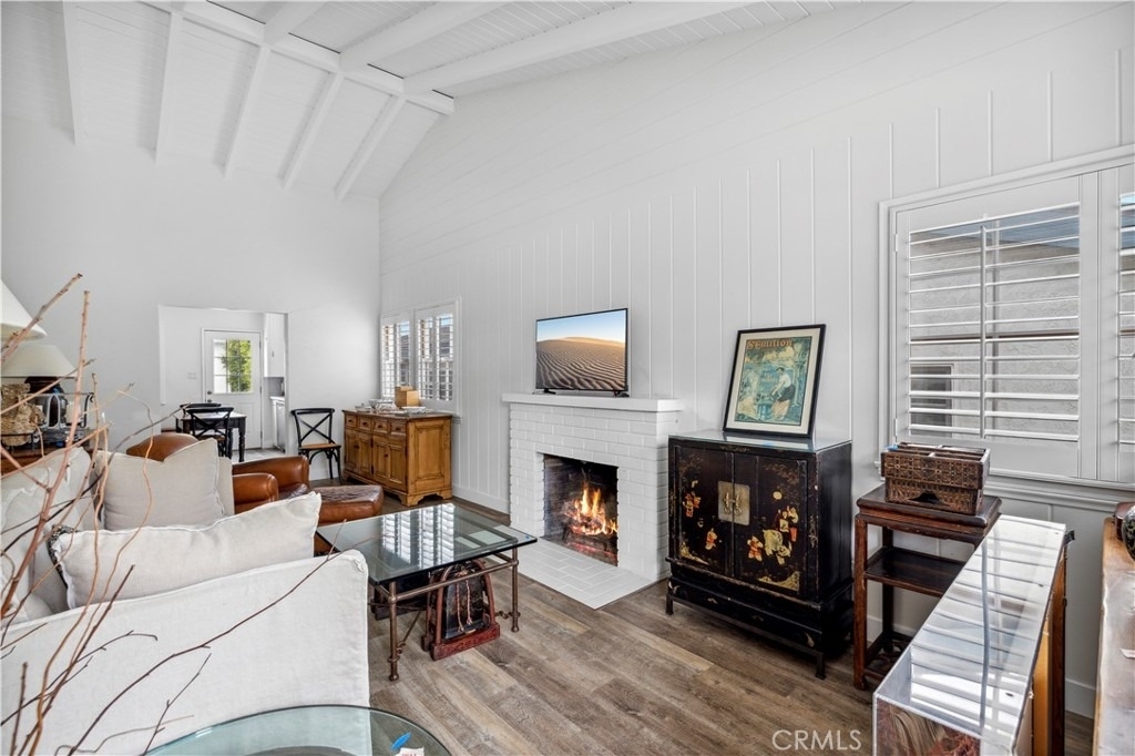 317 Iris Avenue - Photo 3