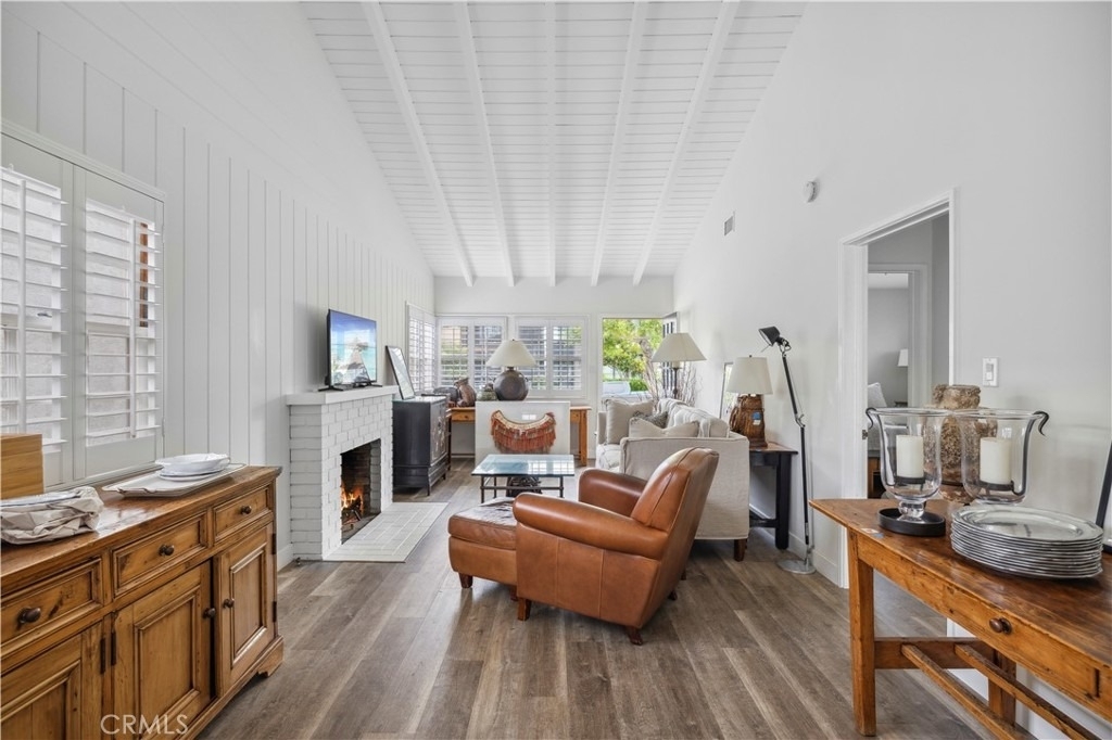 317 Iris Avenue - Photo 2