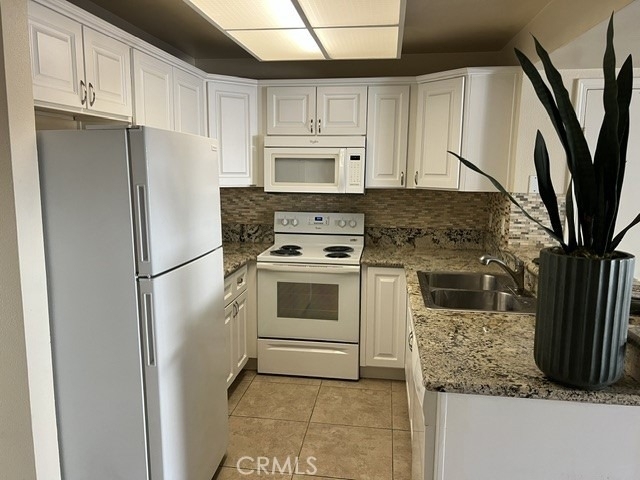 2266 Bradford Avenue - Photo 0