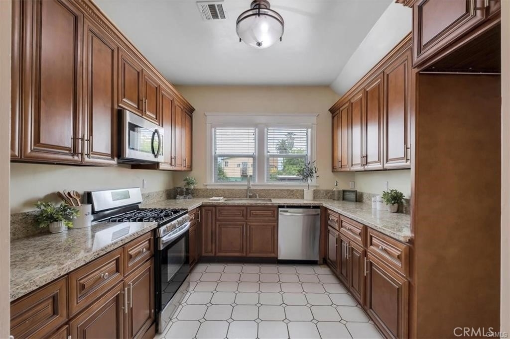 2913 Brighton Avenue - Photo 3