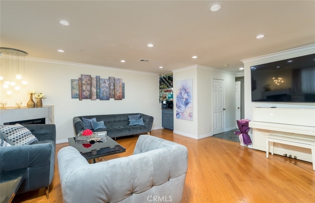 1421 5th Street - Photo 2
