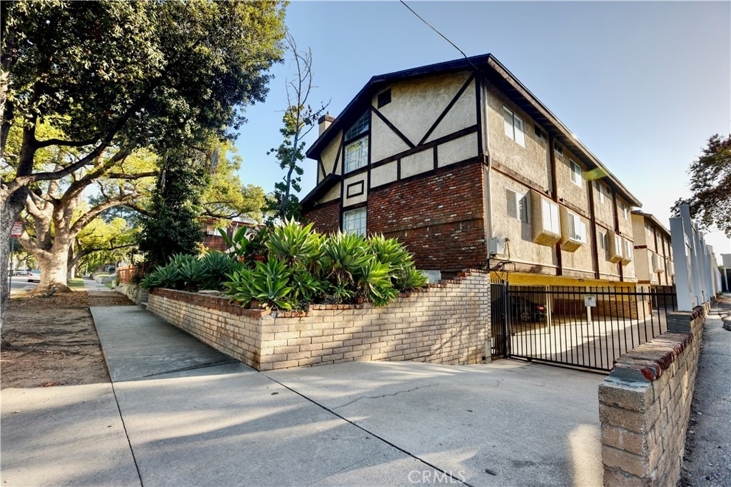 408 N Catalina - Photo 2