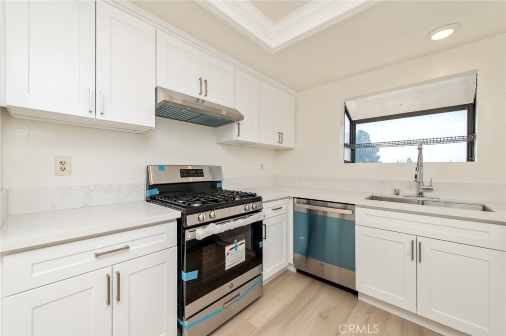 2038 S Bon View Avenue - Photo 18
