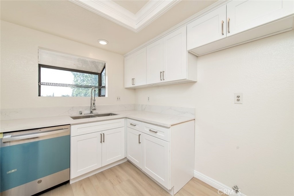 2038 S Bon View Avenue - Photo 17
