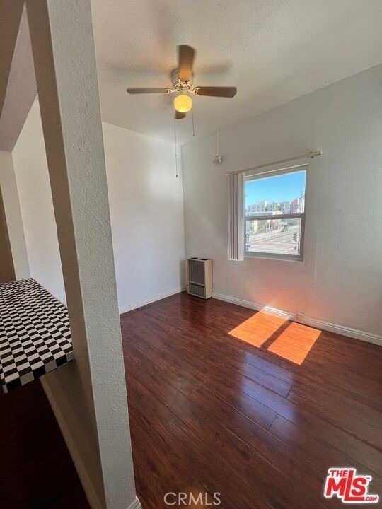 110 S Soto - Photo 4