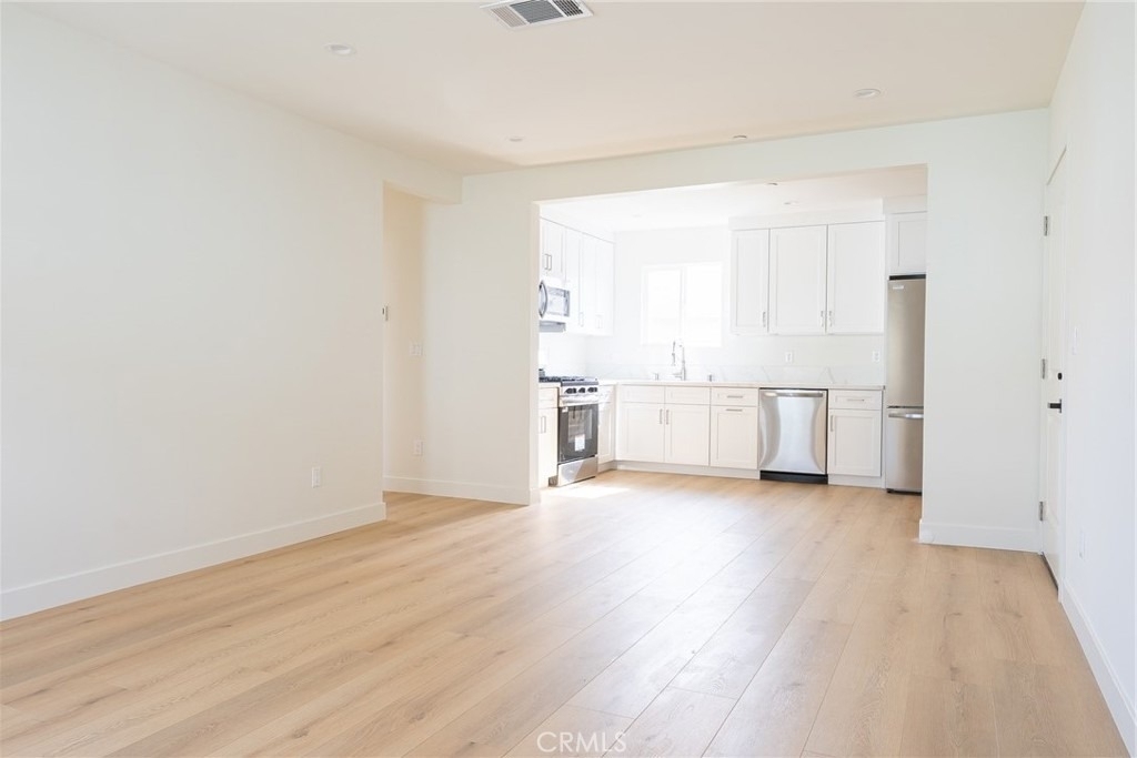 1065 E Spazier - Photo 2