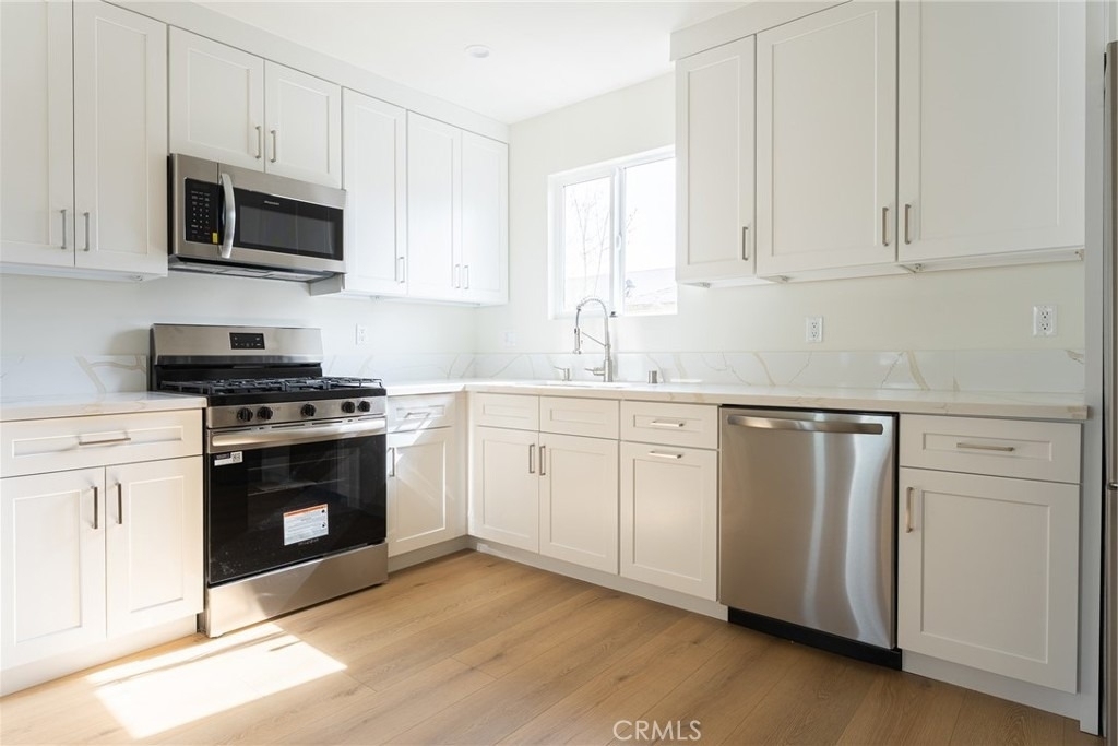1065 E Spazier - Photo 3