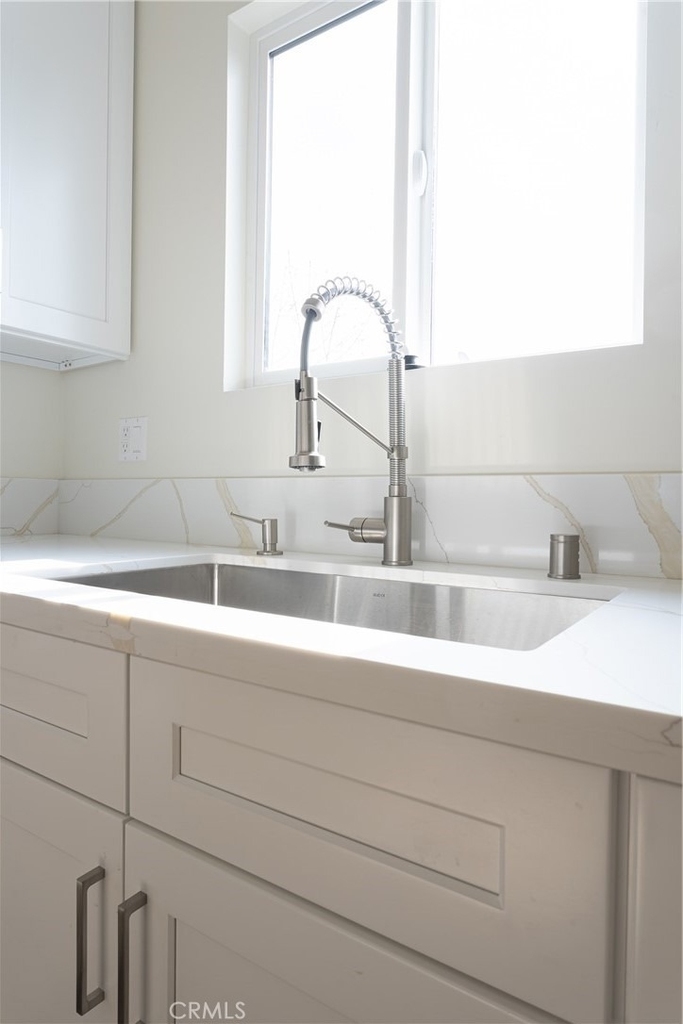 1065 E Spazier - Photo 10