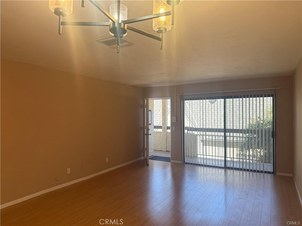 1022 Irving Avenue - Photo 1