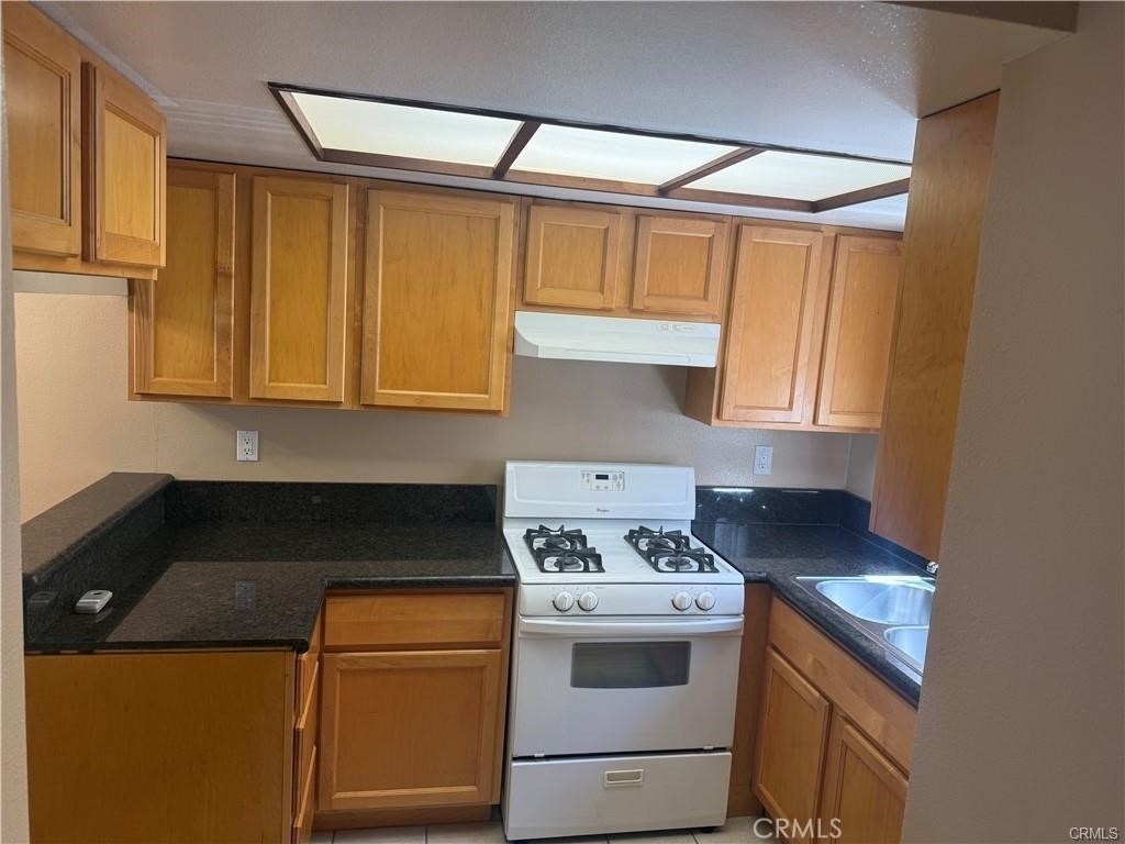1022 Irving Avenue - Photo 6