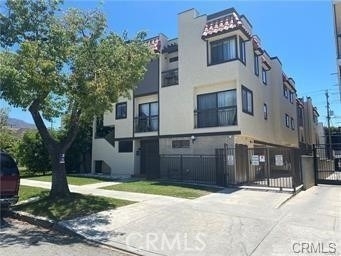 1022 Irving Avenue - Photo 0