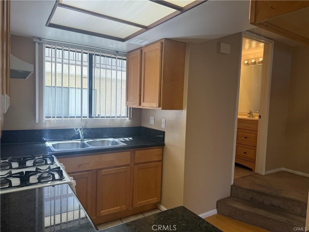 1022 Irving Avenue - Photo 5