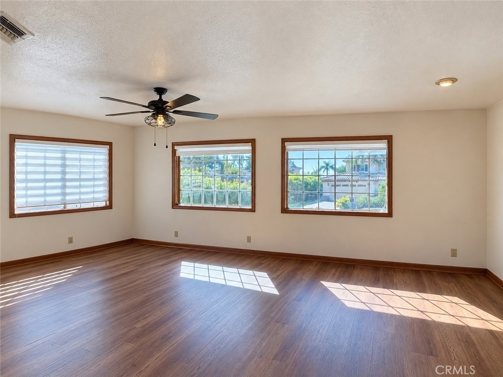109 W Sandra Avenue - Photo 5