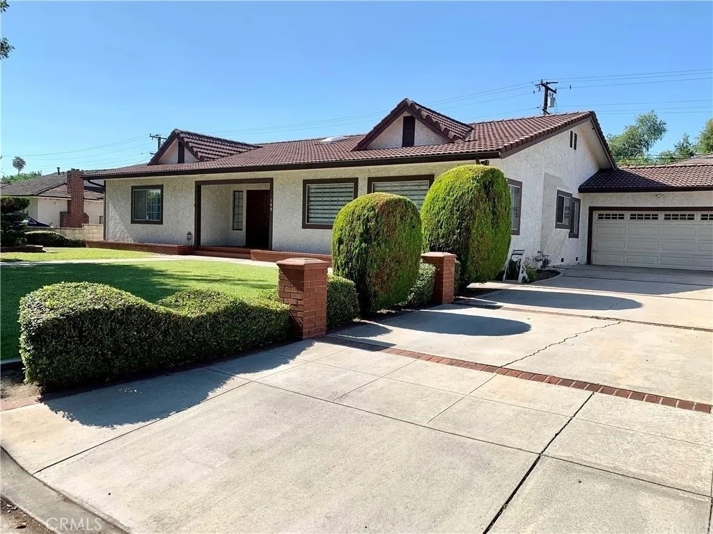 109 W Sandra Avenue - Photo 1