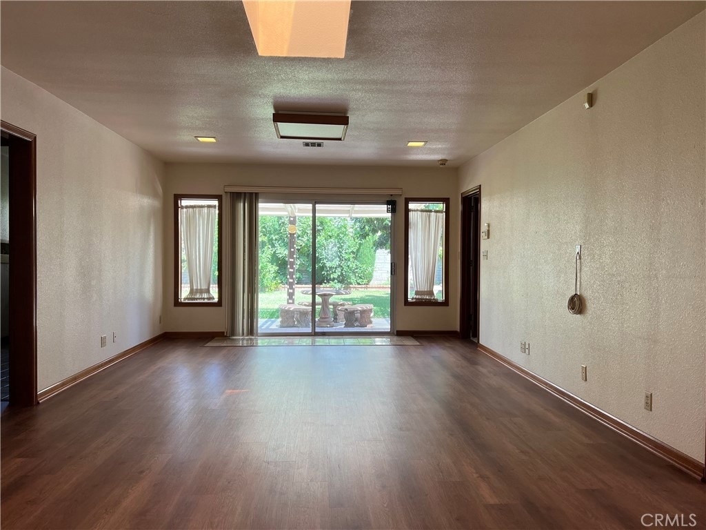 109 W Sandra Avenue - Photo 4