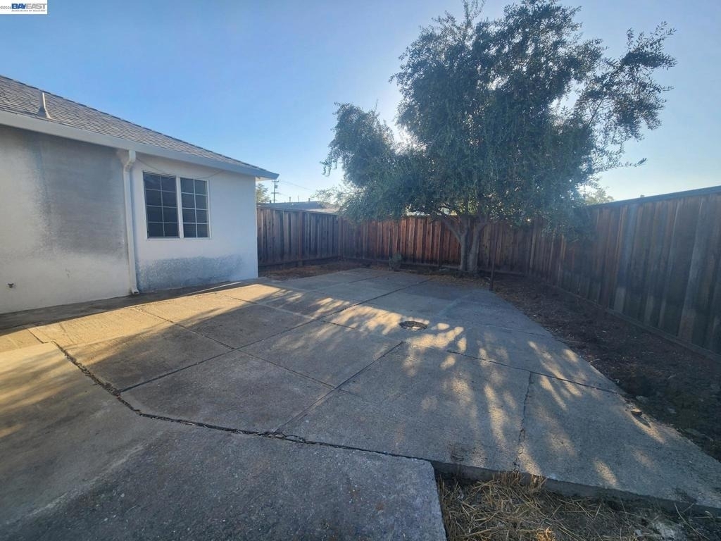 323 Adelle Street - Photo 19