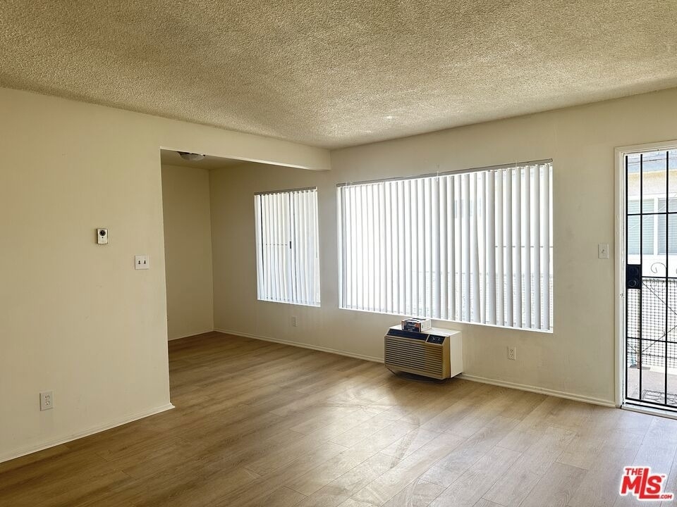 5853 Gregory Avenue - Photo 5