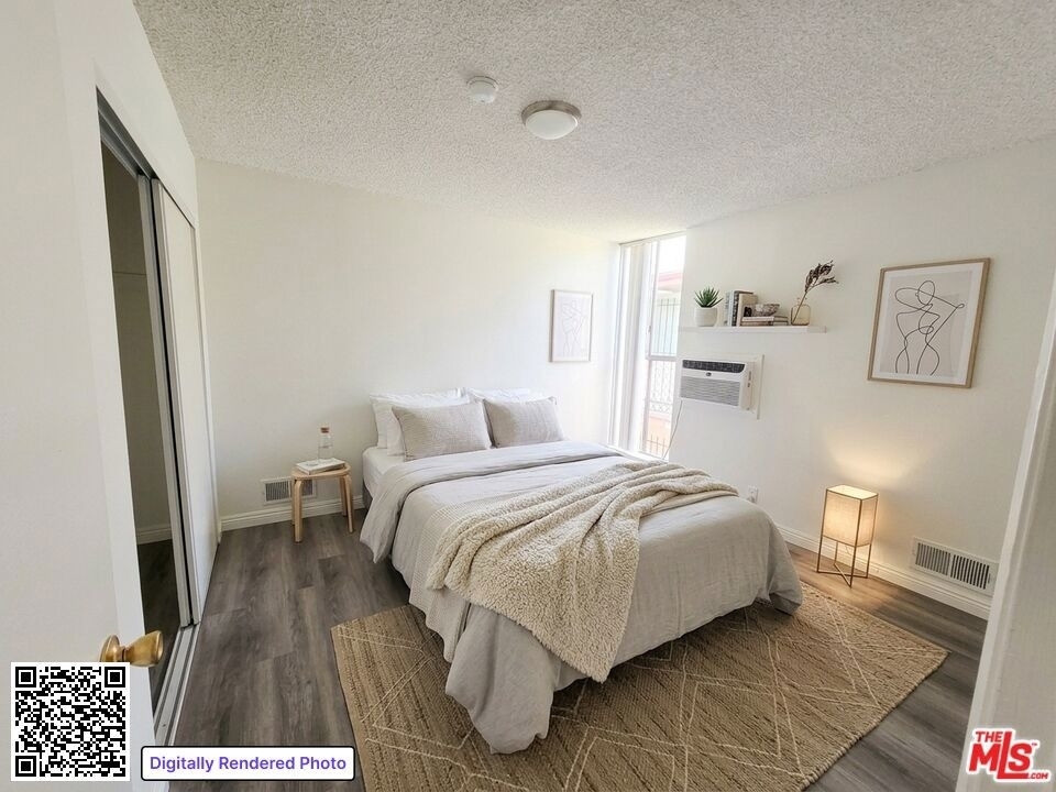 1208 W Adams Boulevard - Photo 1