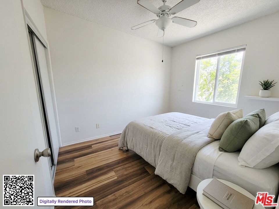1133 W 36th Place - Photo 2