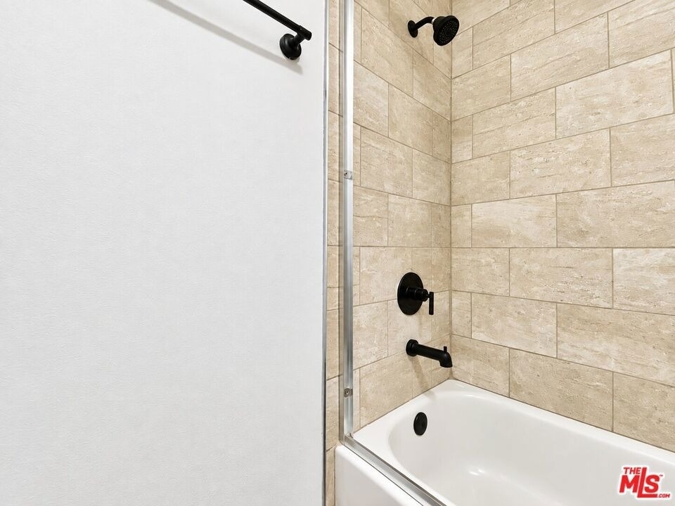 1240 S Bronson Avenue - Photo 9