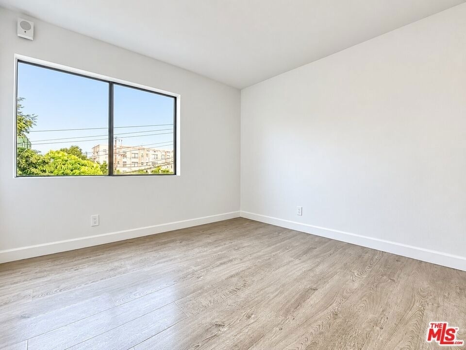 1240 S Bronson Avenue - Photo 5