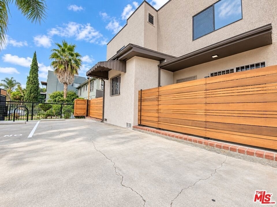 1240 S Bronson Avenue - Photo 14